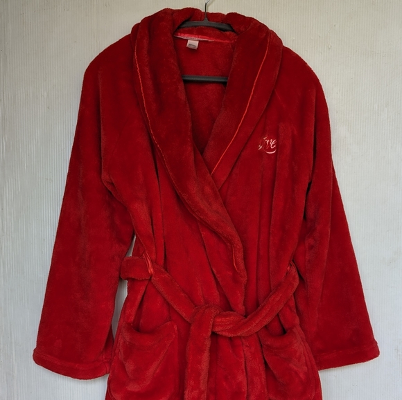VICTORIA'S SECRET women's red plush soft and cozy fleece bath robe - Picture 11 of 12